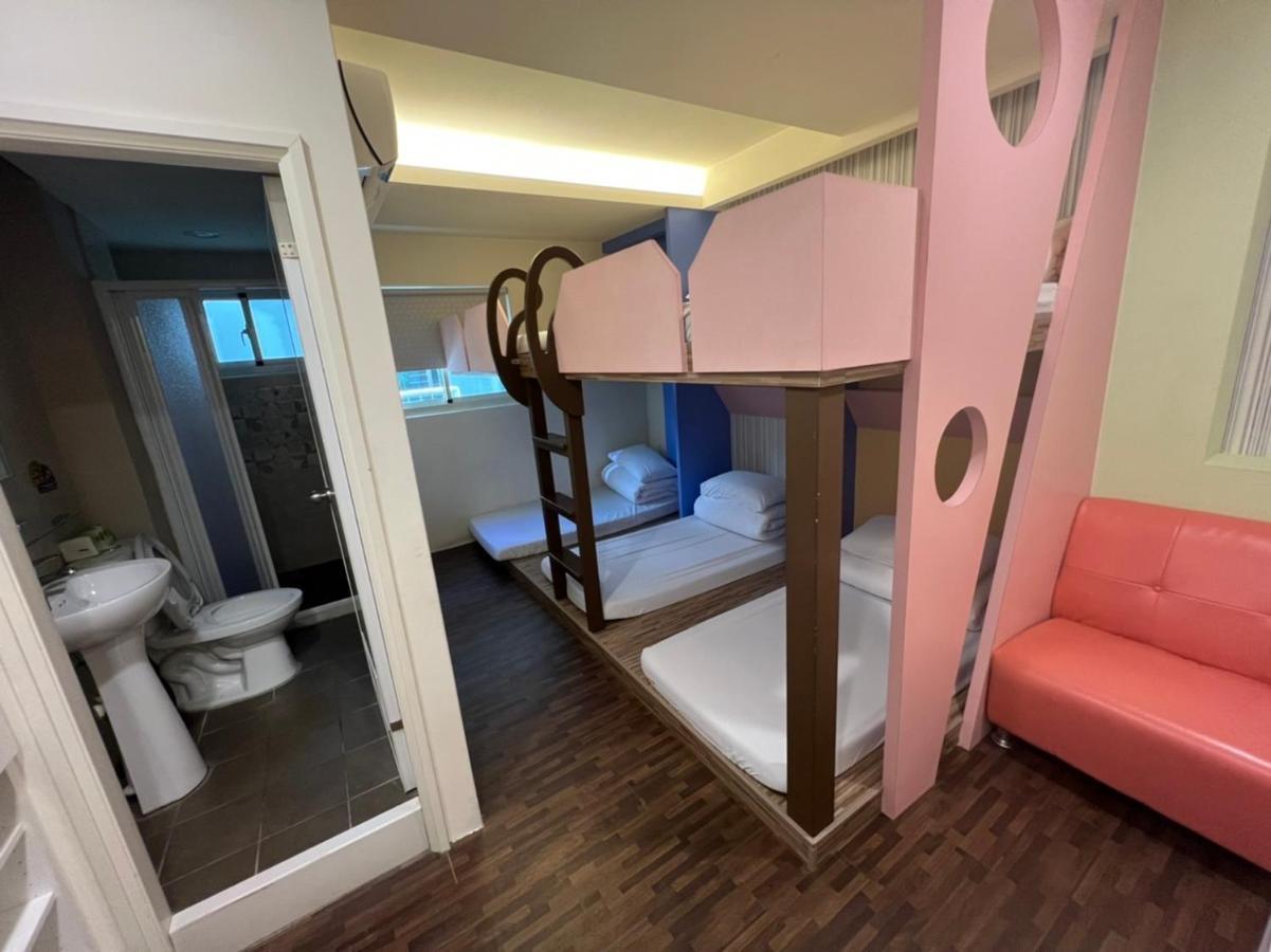 Appartement 逢甲柏斯青年旅棧 à Taichung Extérieur photo