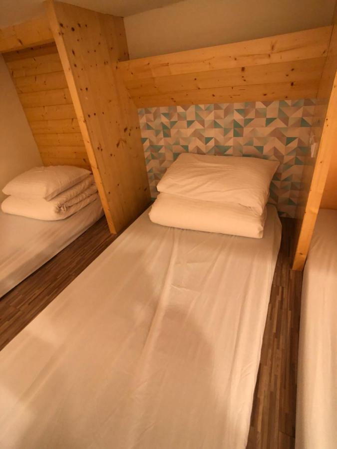 Appartement 逢甲柏斯青年旅棧 à Taichung Extérieur photo