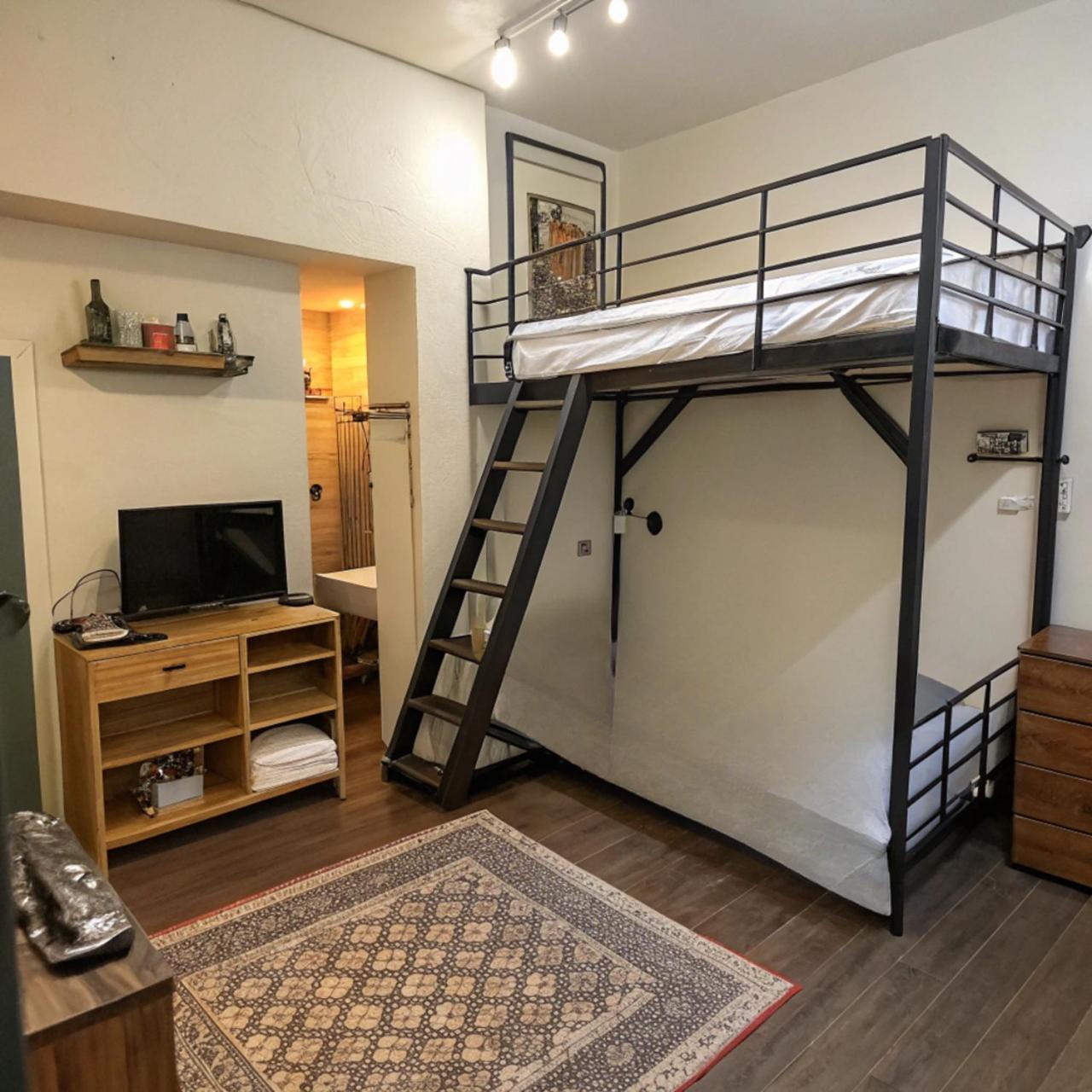 Appartement 逢甲柏斯青年旅棧 à Taichung Extérieur photo