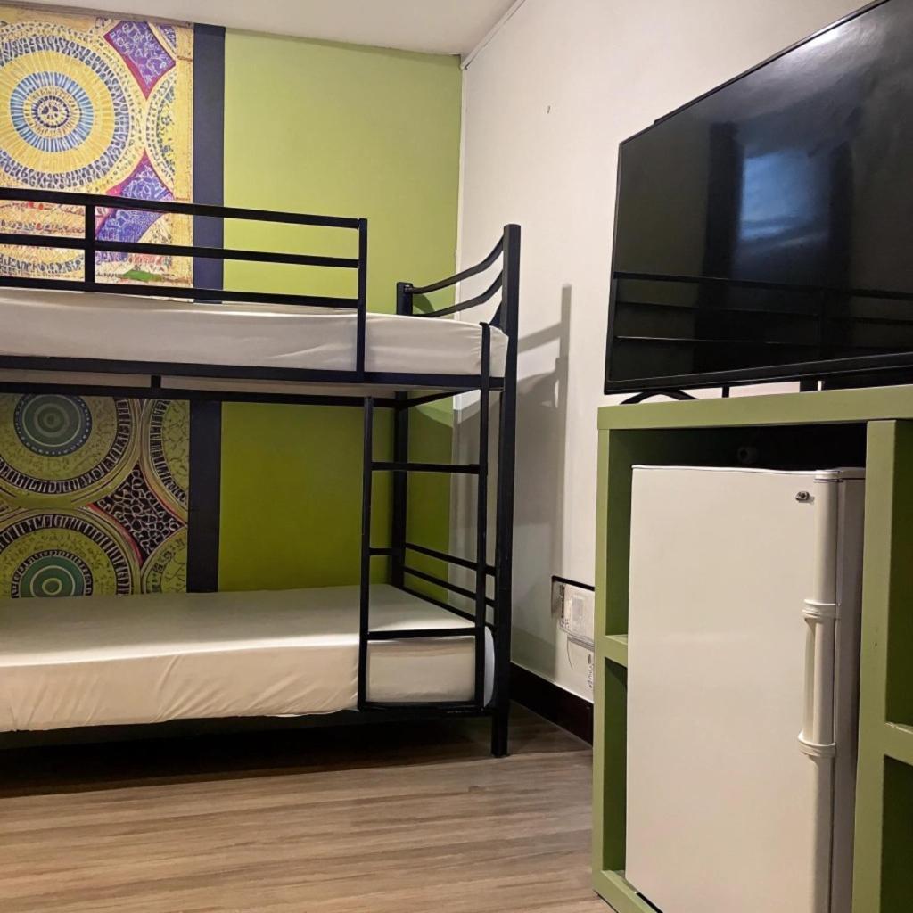 Appartement 逢甲柏斯青年旅棧 à Taichung Extérieur photo