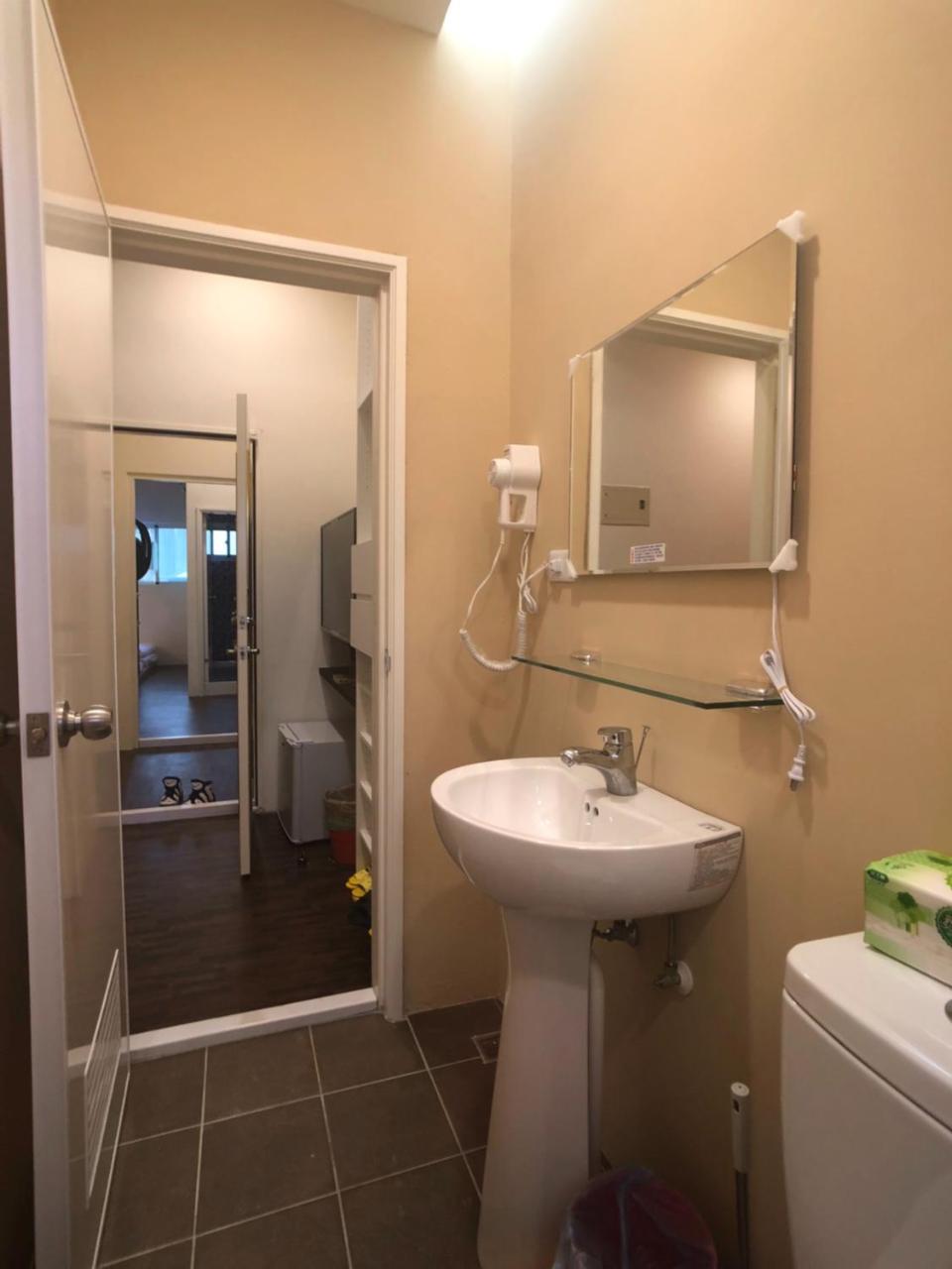 Appartement 逢甲柏斯青年旅棧 à Taichung Extérieur photo