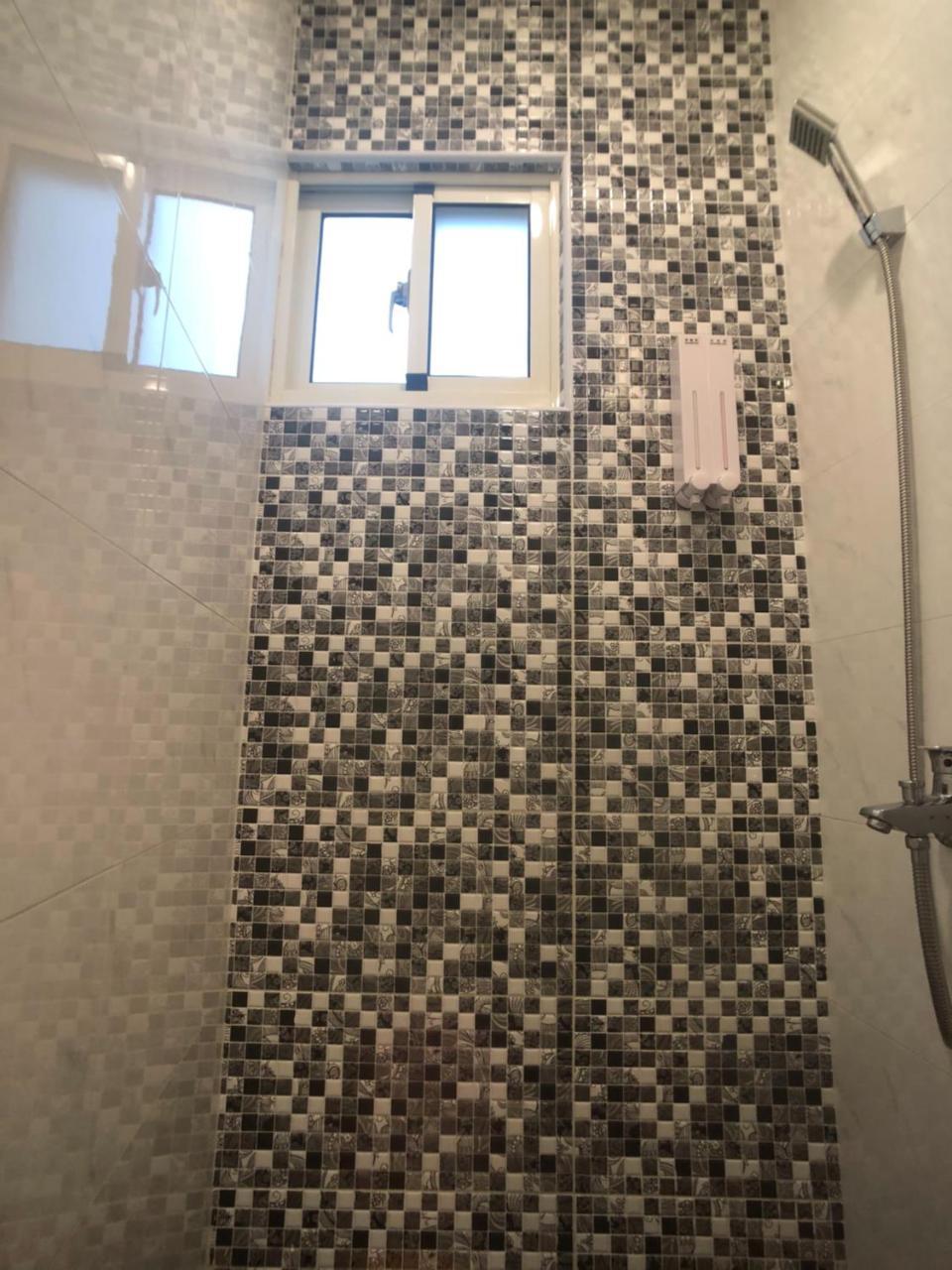 Appartement 逢甲柏斯青年旅棧 à Taichung Extérieur photo